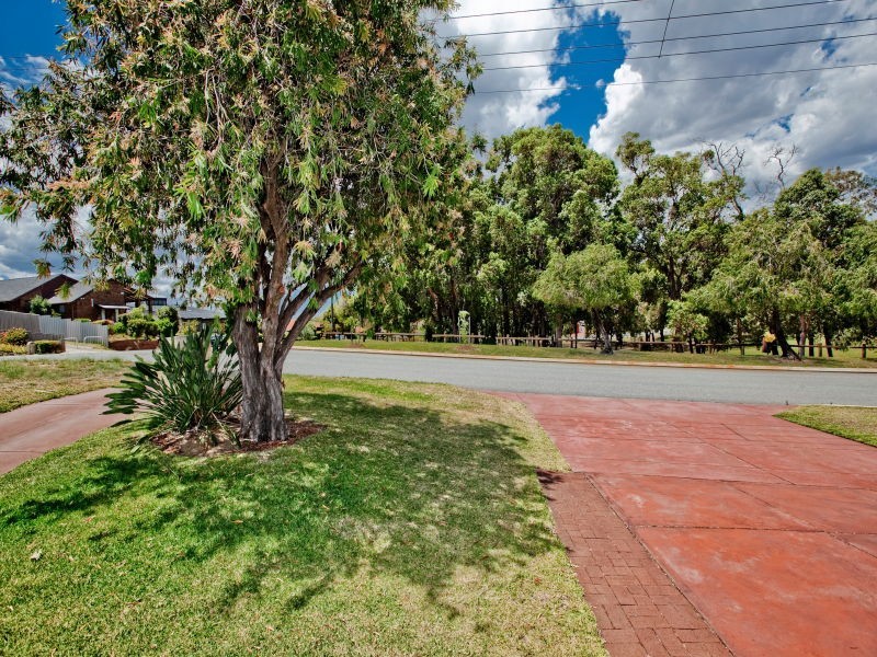 2 Burgess Street, Hamersley WA 6022