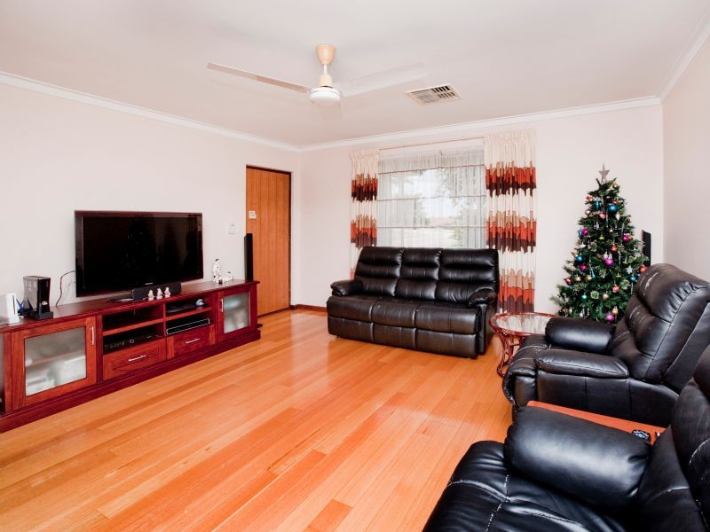 2 Burgess Street, Hamersley WA 6022