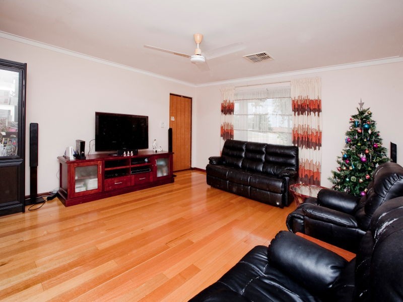 2 Burgess Street, Hamersley WA 6022