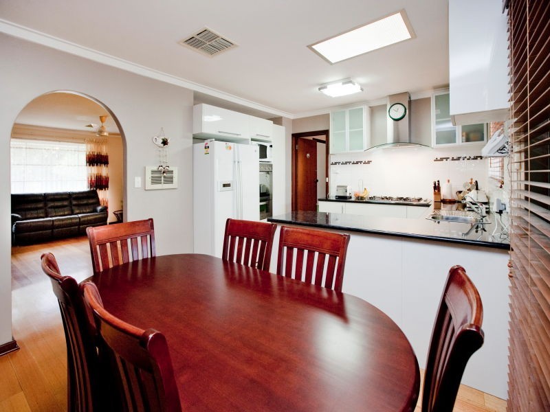 2 Burgess Street, Hamersley WA 6022