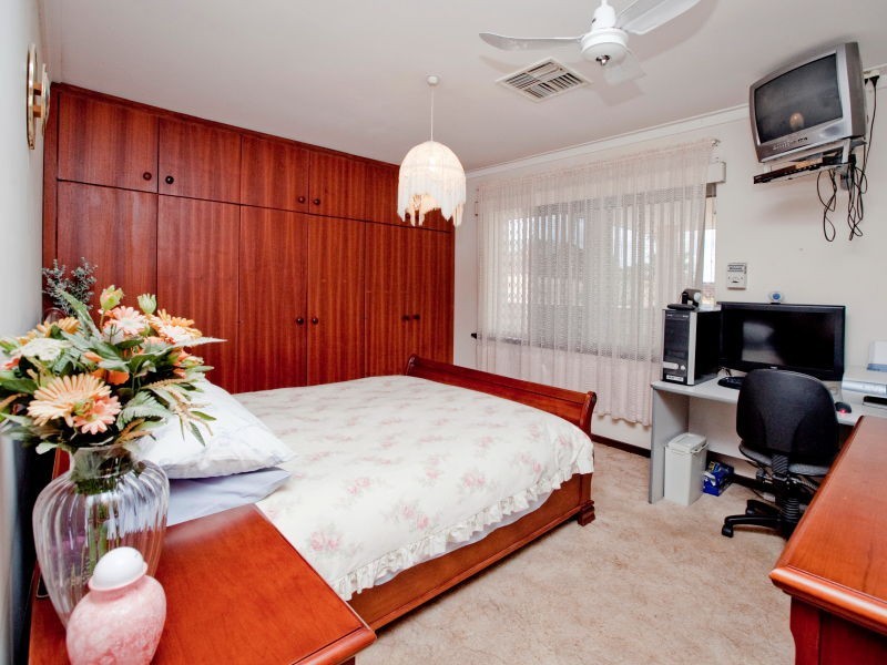 2 Burgess Street, Hamersley WA 6022