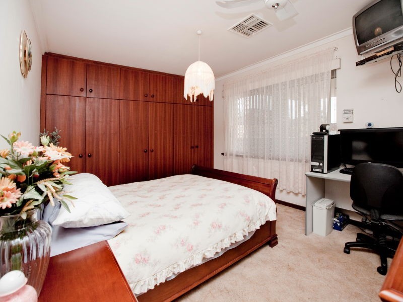 2 Burgess Street, Hamersley WA 6022