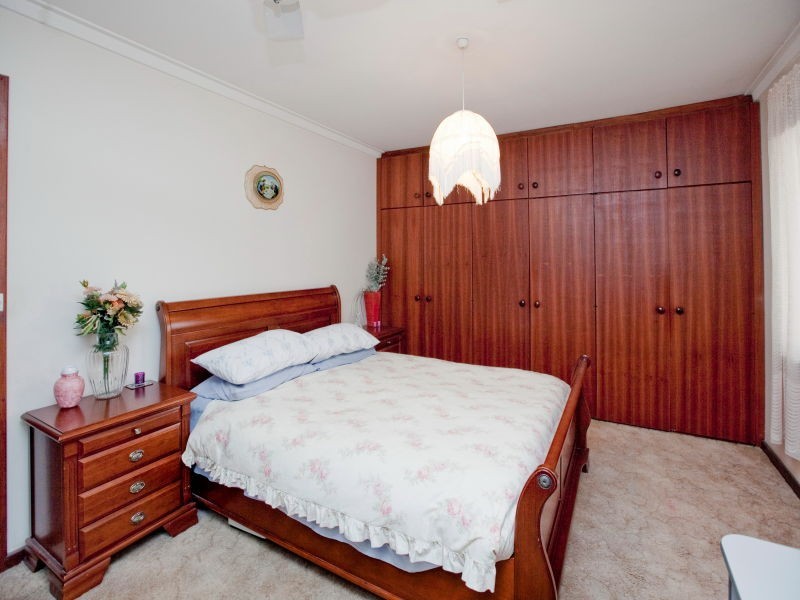 2 Burgess Street, Hamersley WA 6022