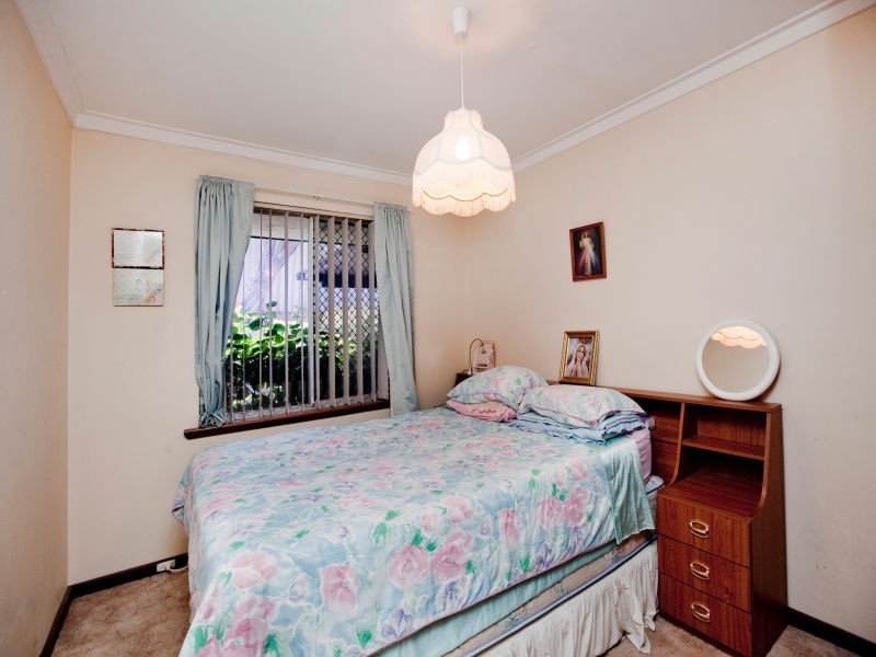 2 Burgess Street, Hamersley WA 6022