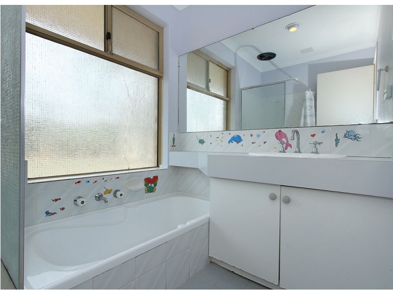 28 Aussat Drive, Eden Hill WA 6054