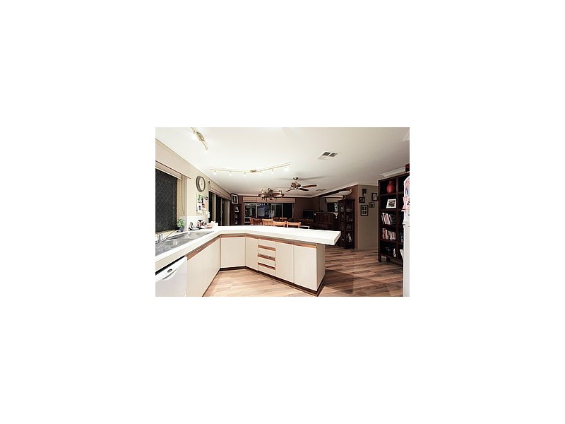 1 Jennifer Place, Alexander Heights WA 6064