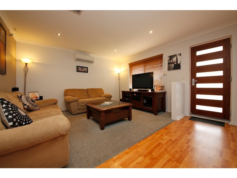 35 Brookside Gardens, Caversham WA 6055