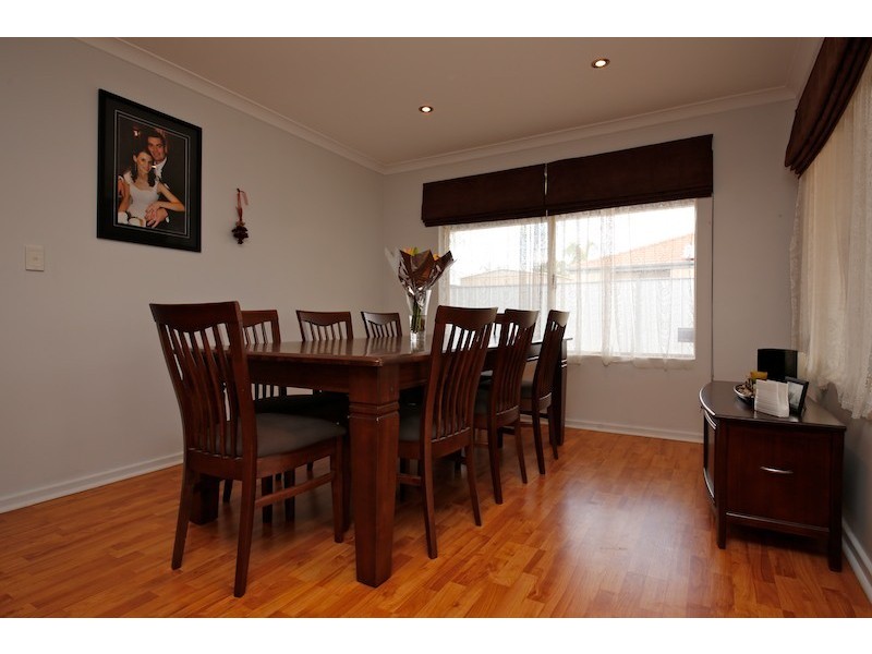 35 Brookside Gardens, Caversham WA 6055