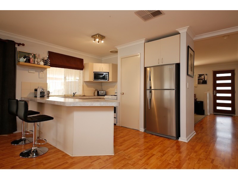 35 Brookside Gardens, Caversham WA 6055