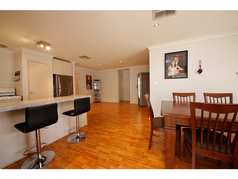 35 Brookside Gardens, Caversham WA 6055