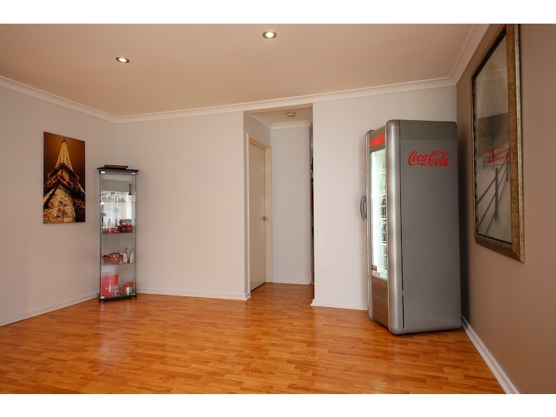 35 Brookside Gardens, Caversham WA 6055