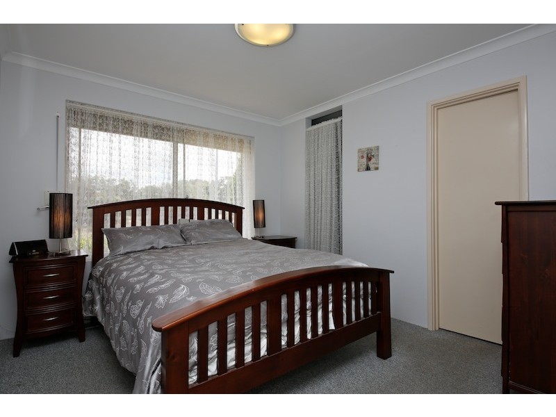 35 Brookside Gardens, Caversham WA 6055