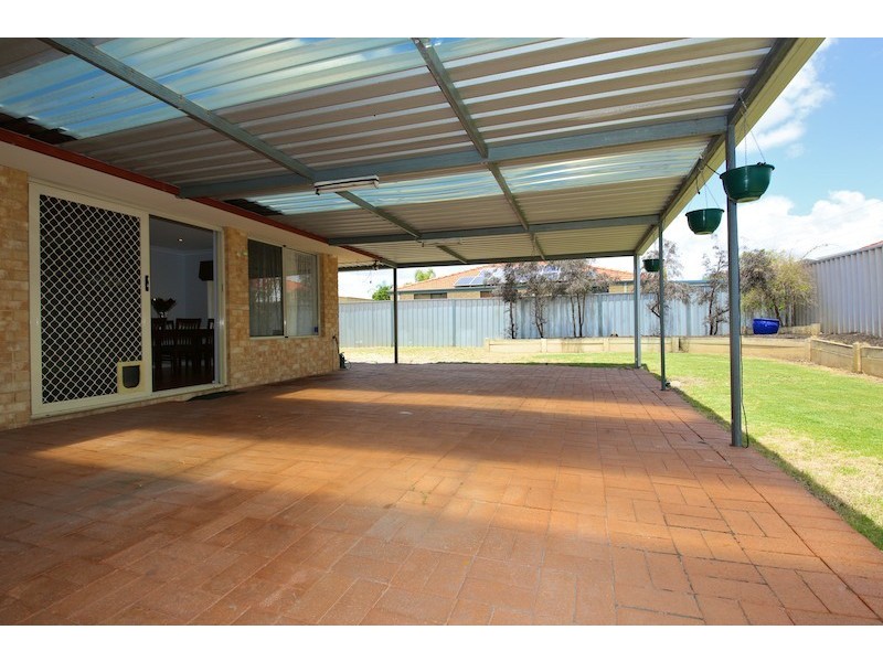 35 Brookside Gardens, Caversham WA 6055