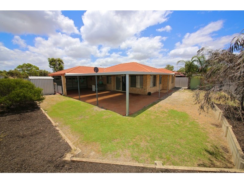 35 Brookside Gardens, Caversham WA 6055