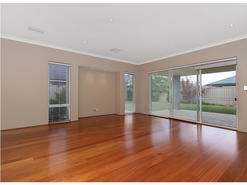 17 Kersley Loop, Harrisdale WA 6112