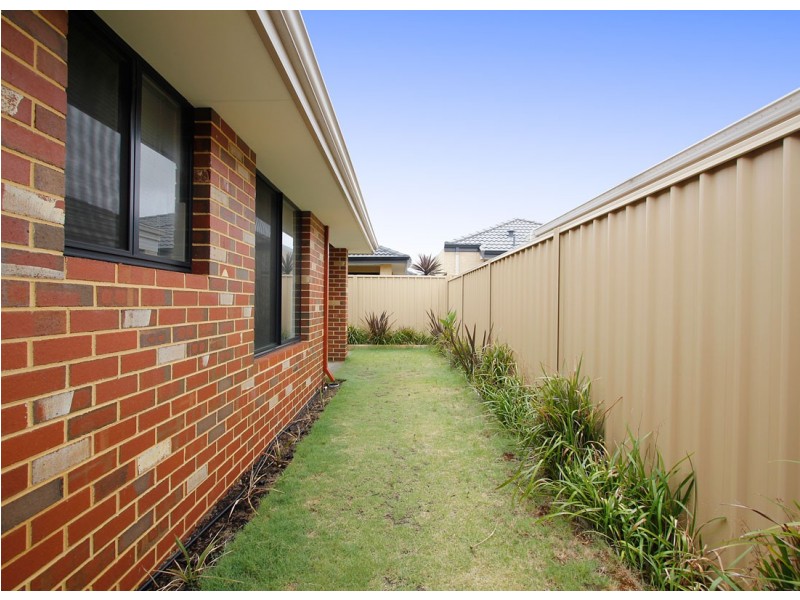 24 Fairlie Road, Canning Vale WA 6155