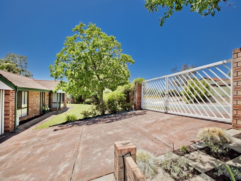 2 Towerhill Road, Alexander Heights WA 6064