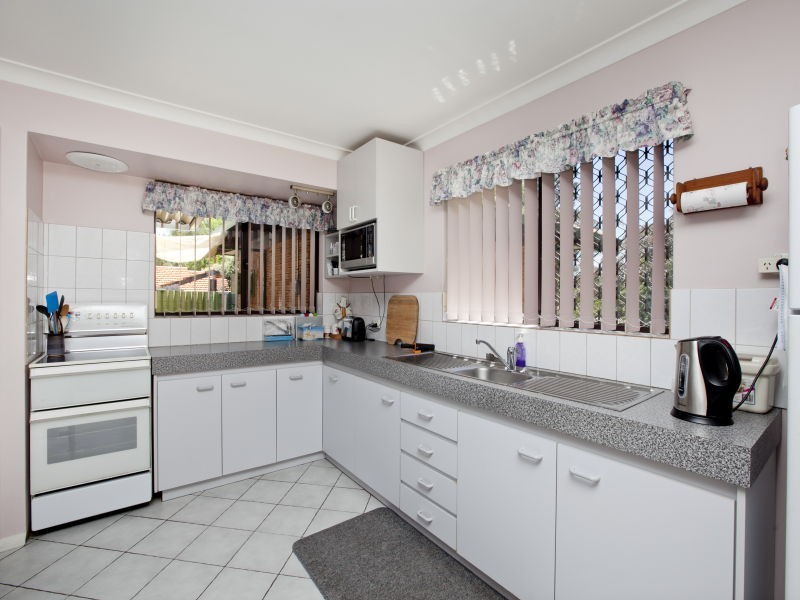 2 Towerhill Road, Alexander Heights WA 6064