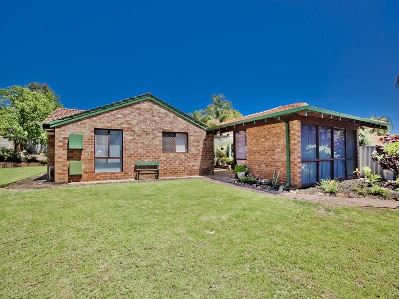 2 Towerhill Road, Alexander Heights WA 6064