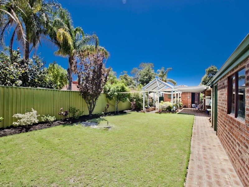 2 Towerhill Road, Alexander Heights WA 6064