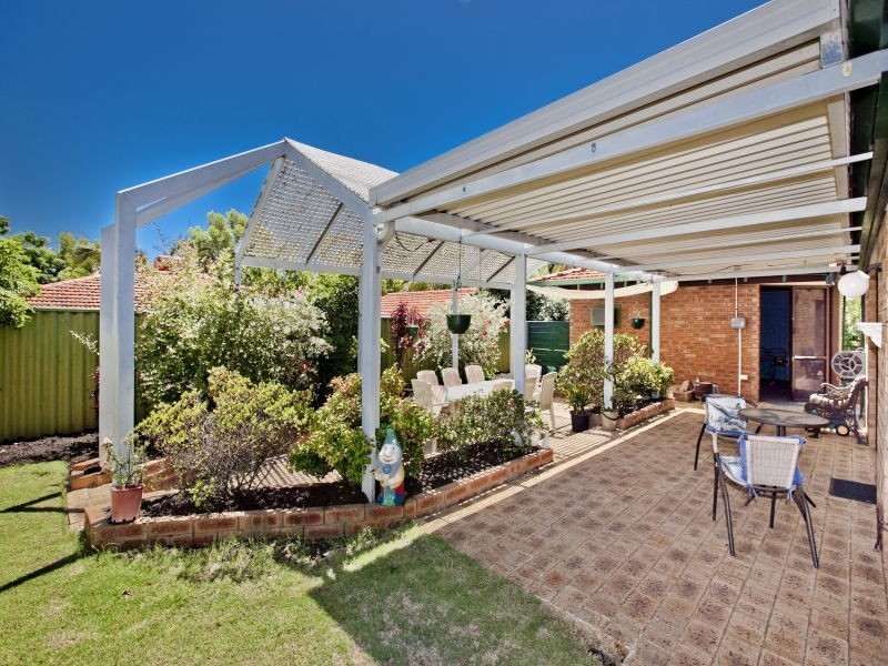 2 Towerhill Road, Alexander Heights WA 6064