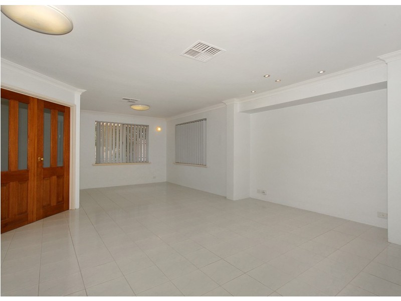 27 McCrae Pass, Canning Vale WA 6155