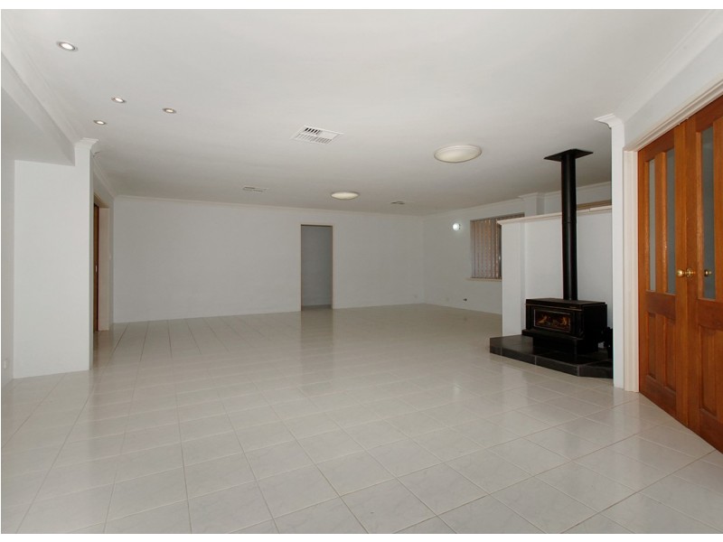 27 McCrae Pass, Canning Vale WA 6155