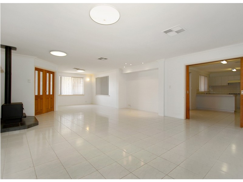 27 McCrae Pass, Canning Vale WA 6155