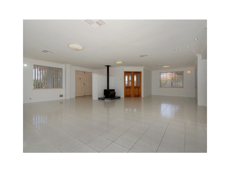 27 McCrae Pass, Canning Vale WA 6155