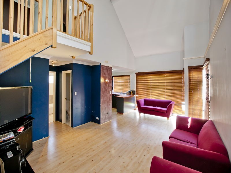 2/4 Maltarra Place, Nollamara WA 6061