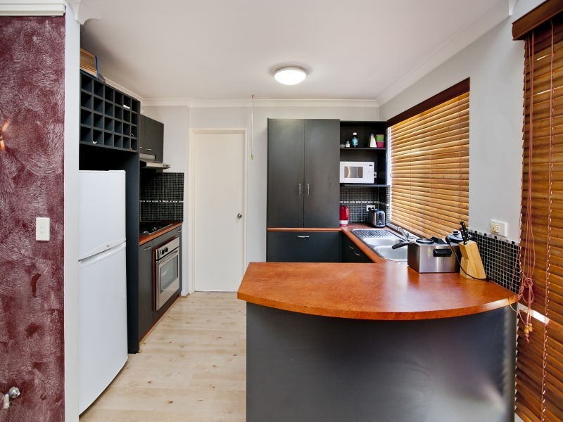 2/4 Maltarra Place, Nollamara WA 6061