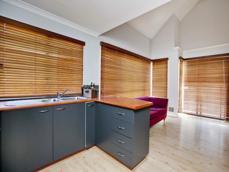 2/4 Maltarra Place, Nollamara WA 6061