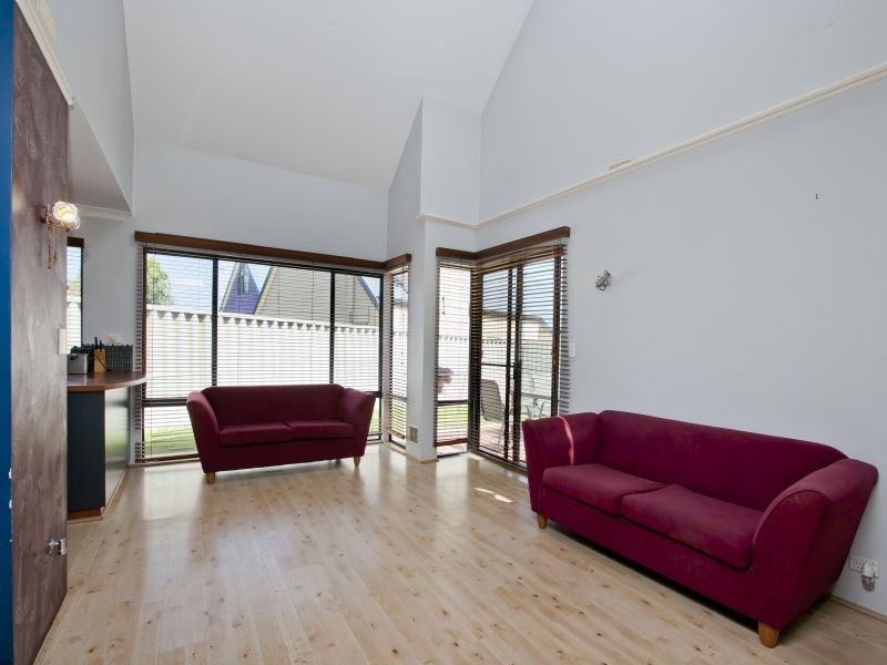 2/4 Maltarra Place, Nollamara WA 6061