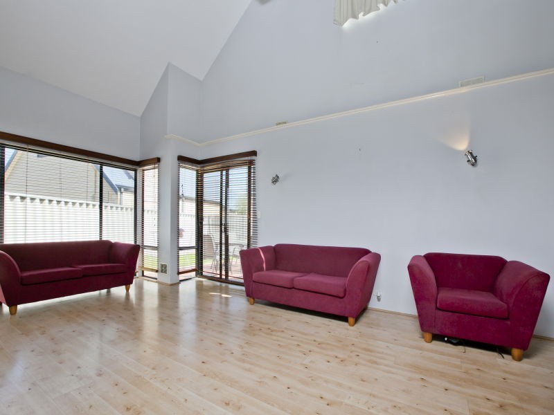 2/4 Maltarra Place, Nollamara WA 6061