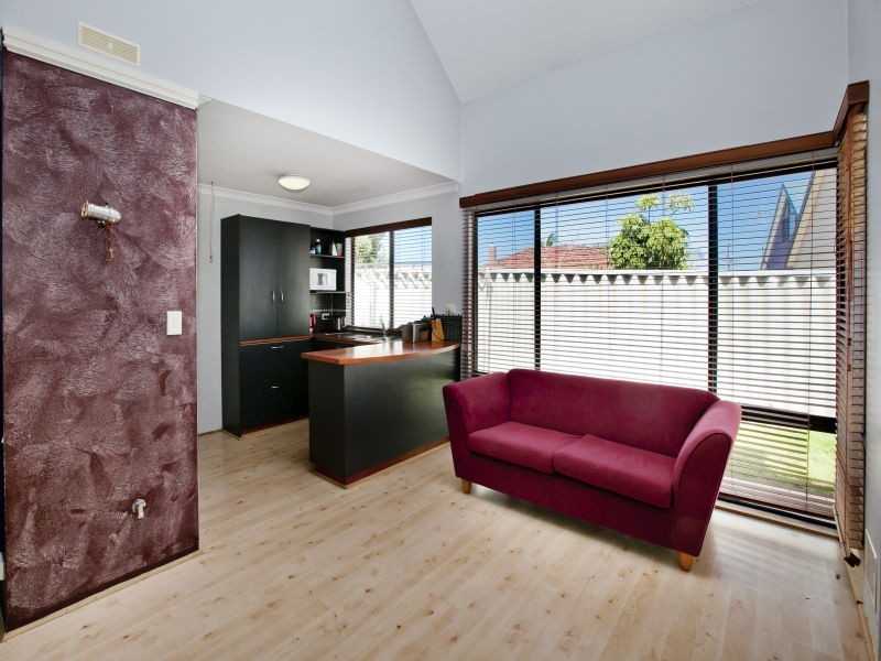 2/4 Maltarra Place, Nollamara WA 6061