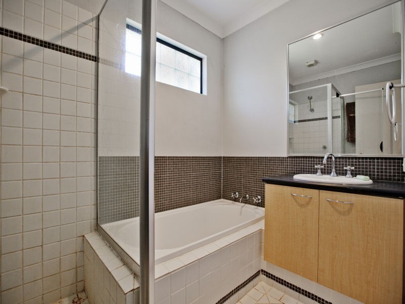 2/4 Maltarra Place, Nollamara WA 6061