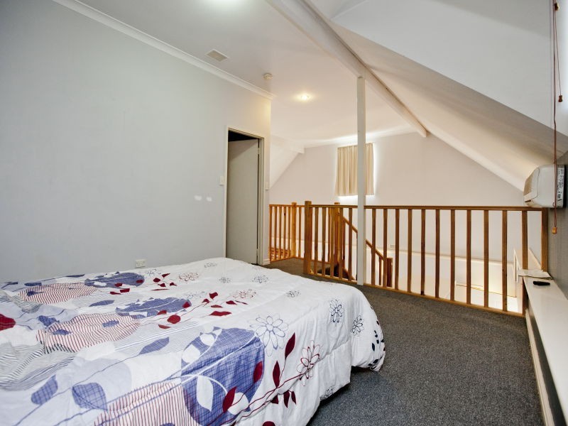 2/4 Maltarra Place, Nollamara WA 6061