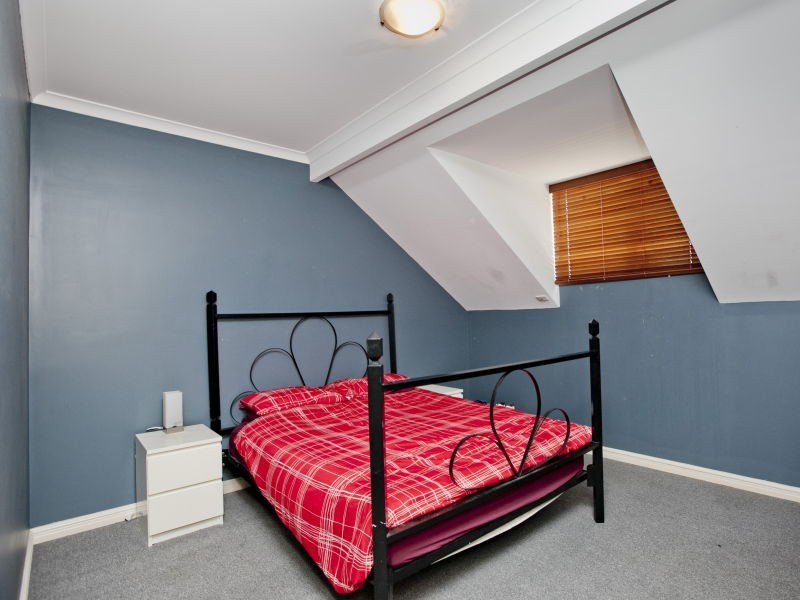 2/4 Maltarra Place, Nollamara WA 6061