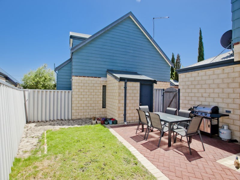 2/4 Maltarra Place, Nollamara WA 6061