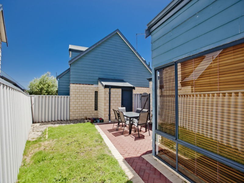 2/4 Maltarra Place, Nollamara WA 6061