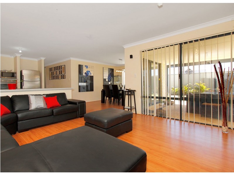 10 Birchmore Gardens, Ellenbrook WA 6069