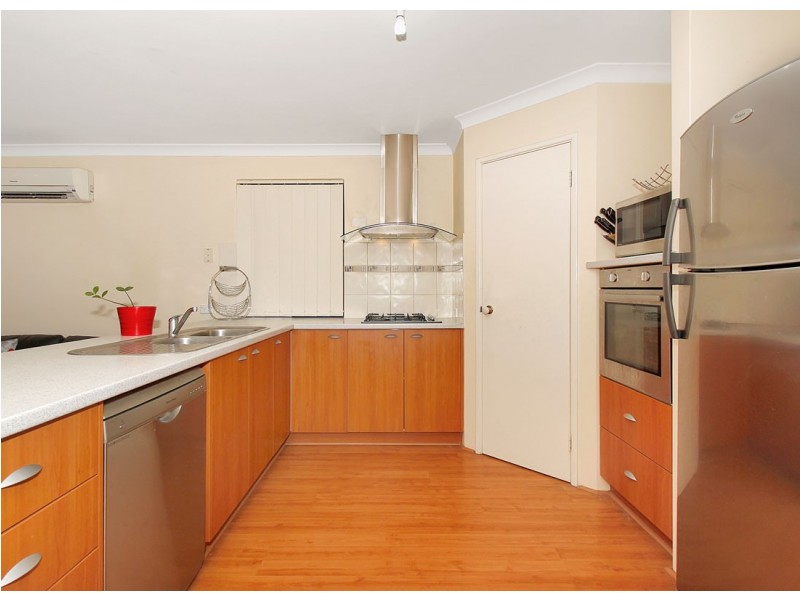 10 Birchmore Gardens, Ellenbrook WA 6069