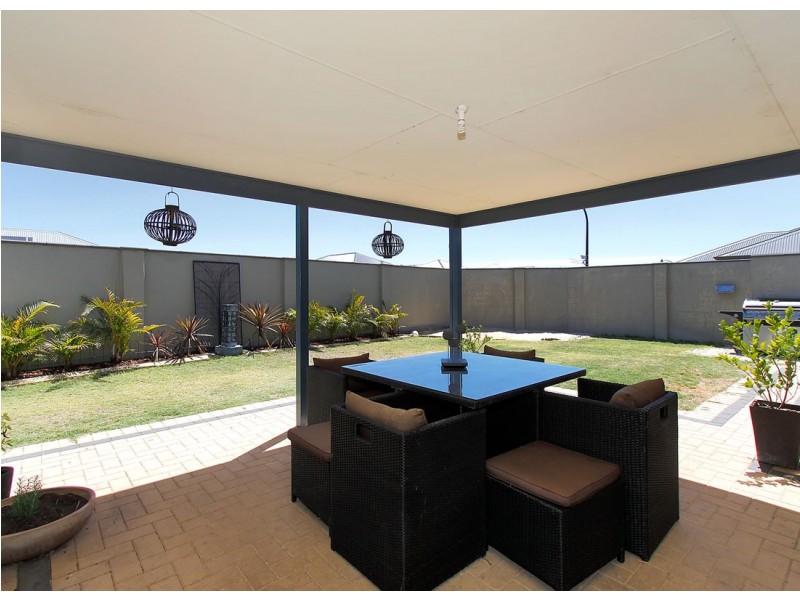 10 Birchmore Gardens, Ellenbrook WA 6069