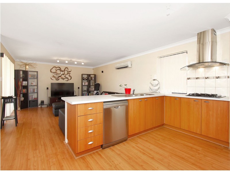 10 Birchmore Gardens, Ellenbrook WA 6069