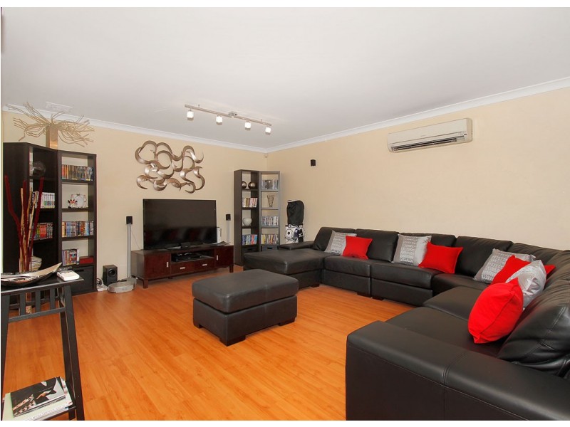 10 Birchmore Gardens, Ellenbrook WA 6069