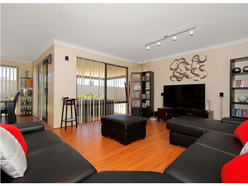 10 Birchmore Gardens, Ellenbrook WA 6069