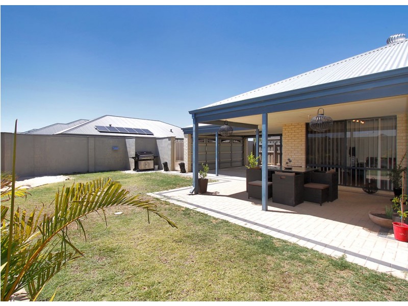 10 Birchmore Gardens, Ellenbrook WA 6069