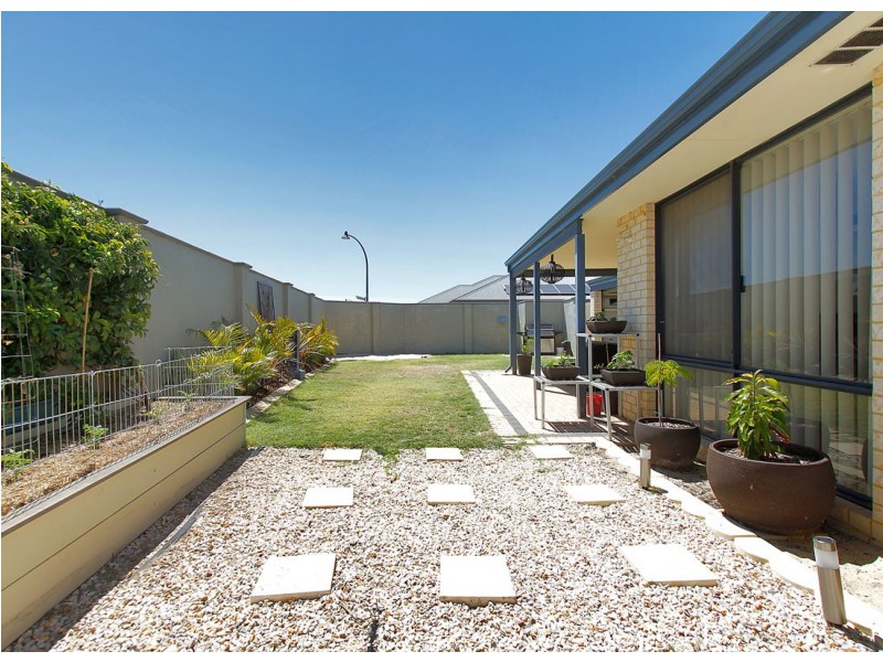 10 Birchmore Gardens, Ellenbrook WA 6069