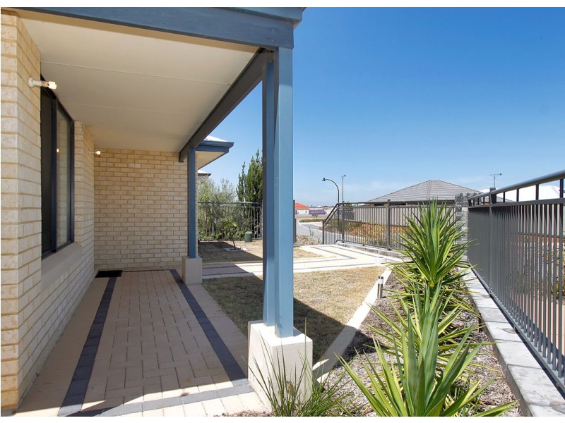 10 Birchmore Gardens, Ellenbrook WA 6069