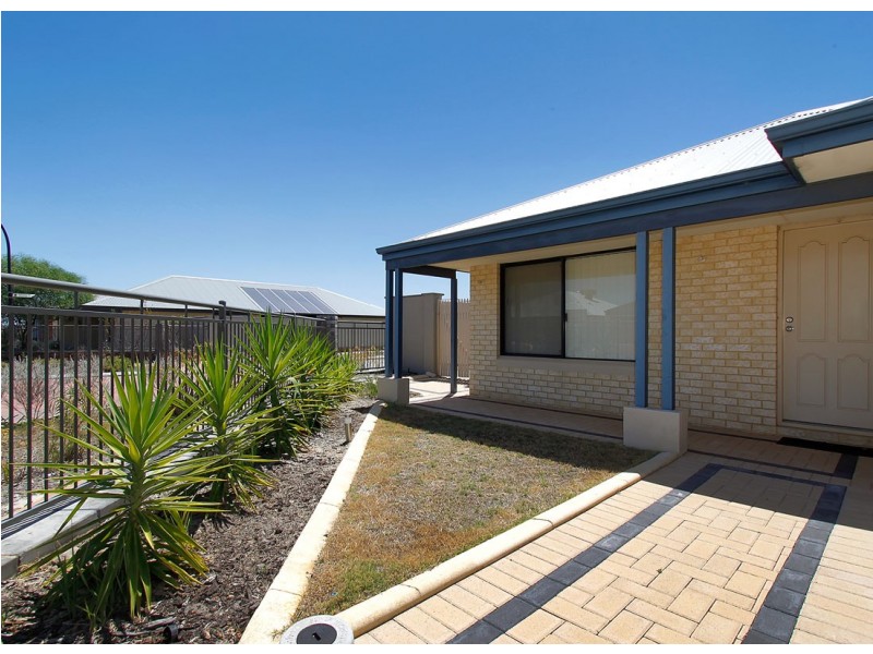 10 Birchmore Gardens, Ellenbrook WA 6069